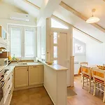Heritage Dvori With Garden, Free Parking Next To Sea Beautiful Location Apartman