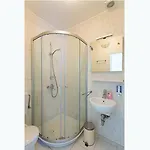 Heritage Dvori With Garden, Free Parking Next To Sea Beautiful Location