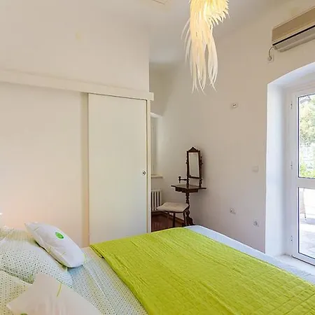 Heritage Dvori With Garden, Free Parking Next To Sea Beautiful Location Διαμέρισμα Ντουμπρόβνικ