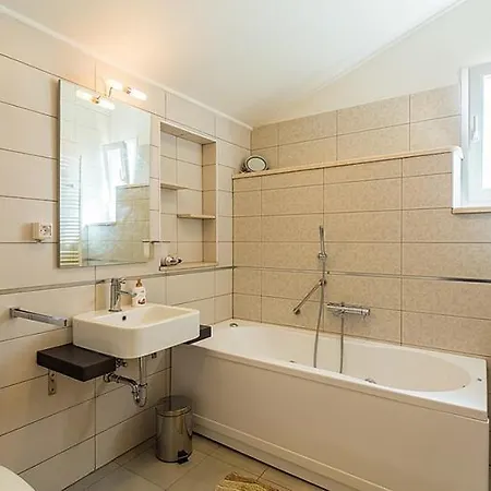 Heritage Dvori With Garden, Free Parking Next To Sea Beautiful Location