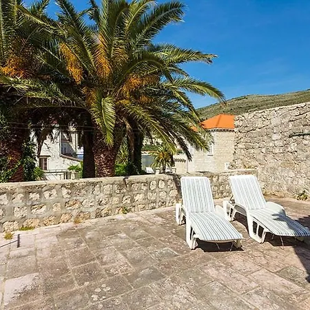 Heritage Dvori With Garden, Free Parking Next To Sea Beautiful Location * Ντουμπρόβνικ