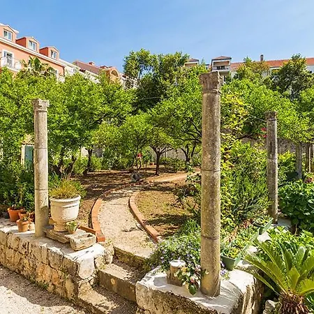 Heritage Dvori With Garden, Free Parking Next To Sea Beautiful Location Daire Dubrovnik