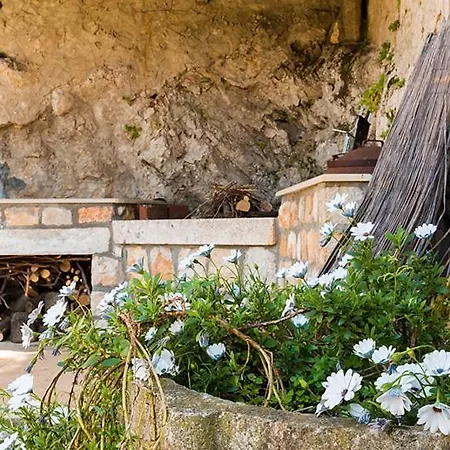 Heritage Dvori With Garden, Free Parking Next To Sea Beautiful Location Daire Dubrovnik