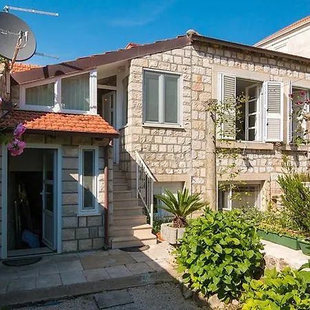Daire Heritage Dvori With Garden, Free Parking Next To Sea Beautiful Location *