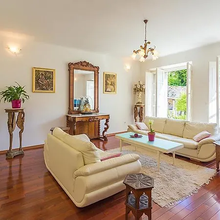 Heritage Dvori With Garden, Free Parking Next To Sea Beautiful Location 두브로브니크