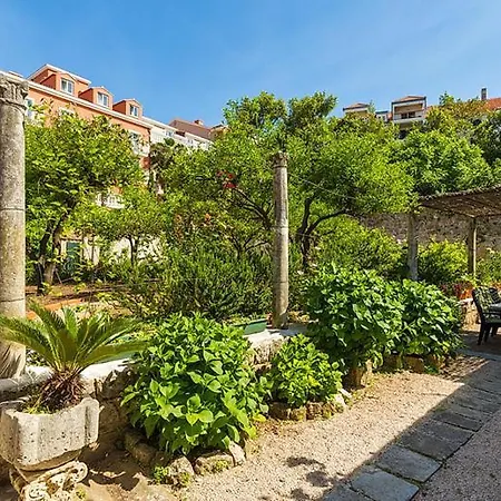 Heritage Dvori With Garden, Free Parking Next To Sea Beautiful Location Apartment *