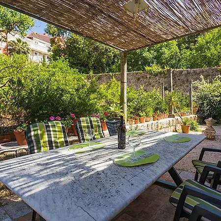 Heritage Dvori With Garden, Free Parking Next To Sea Beautiful Location Lägenhet Dubrovnik